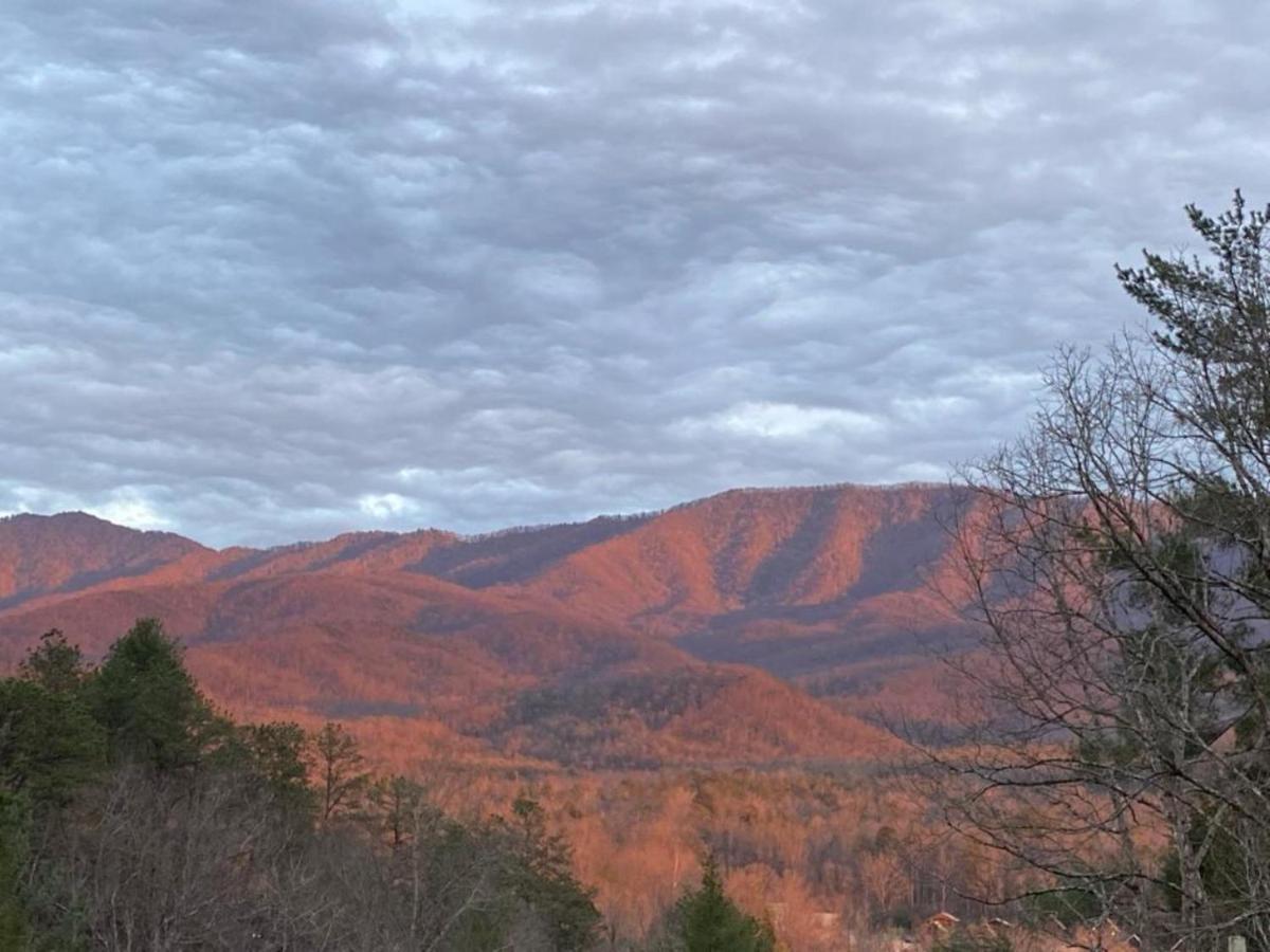 Hawks View Gatlinburg Mountain Cabin Exterior photo